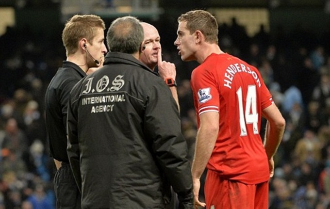 Cầu thủ Liverpool phản ứng, khi bị trọng tài từ chối bàn thắng