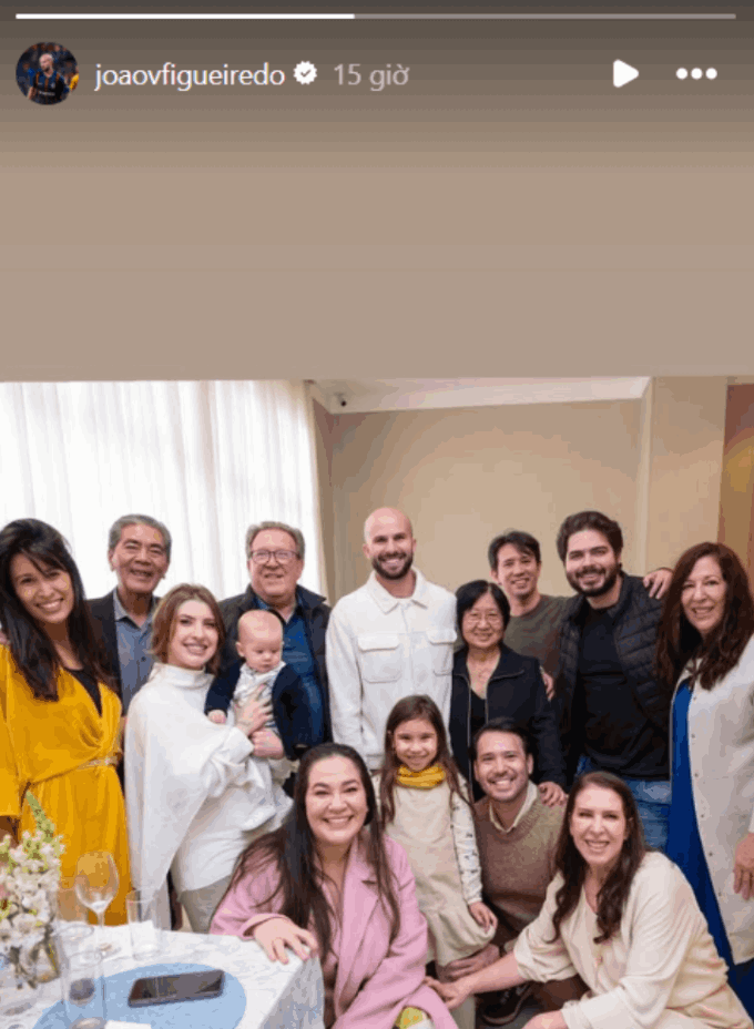 Bức ảnh gia đình được tiền đạo Joao Figueiredo đăng tải làm dậy sóng truyền thông
