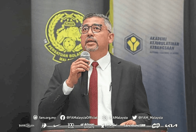 Sau khi chủ tịch FAM từ chức, đến lượt tổng thư ký FAM Datuk Rahman bị đình chỉ vô thời hạn 