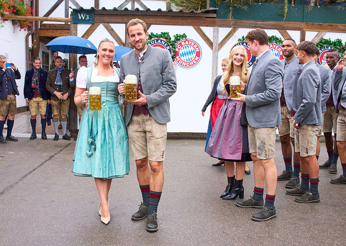 Harry Kane và bà xã Kate đến Munich để tham dự lễ hội bia Oktoberfest tháng này