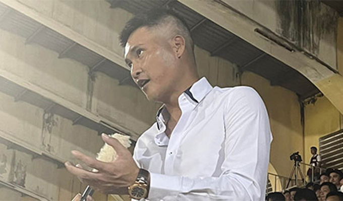 Công Vinh đến xem trận đấu giữa SLNA và CAHN trên sân Vinh chiều ngày 18/10