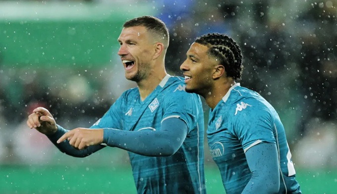 Edin Dzeko phá kỷ lục ở tuổi 39 và 220 ngày