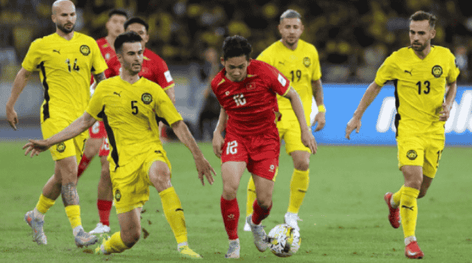 FAM đang gặp khó khăn về vấn đề 7 cầu thủ nhập tịch không đúng quy định. Ảnh: VFF