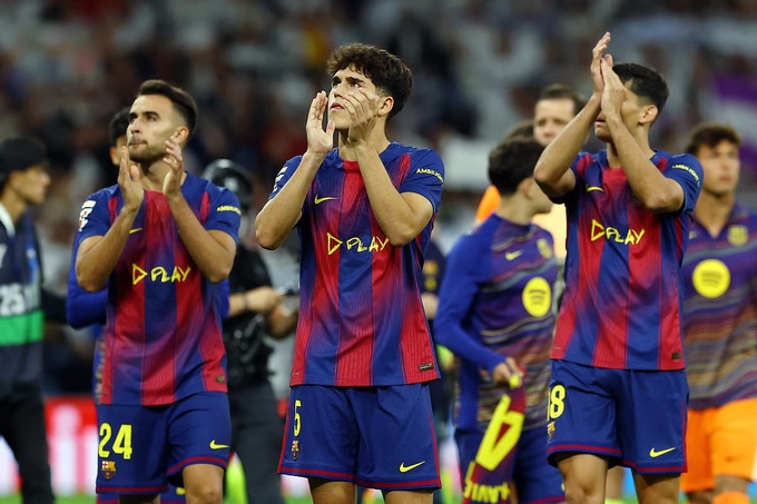 Cặp trung vệ Eric Garcia - Pau Cubarsi chưa thể khiến các cule quên đi Inigo Martinez.