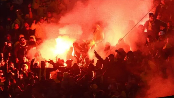 Trận derby giữa Fenerbahce và Galatasaray luôn đầy biến động