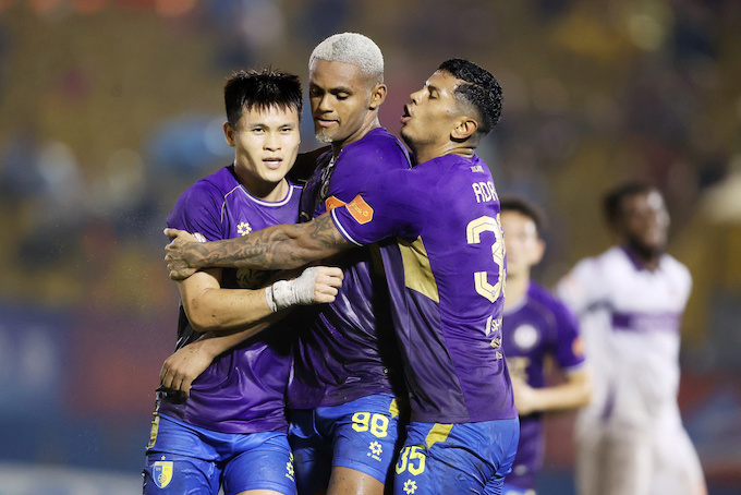 Hà Nội đang muốn có trận thắng thứ 2 dưới thời HLV Harrt Kewell. Ảnh: Minh Tuấn