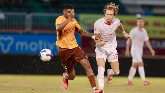 Wesley là một trong những cầu thủ chơi dưới phong độ