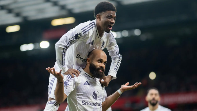 Mbeumo và Amad đang chơi ăn ý