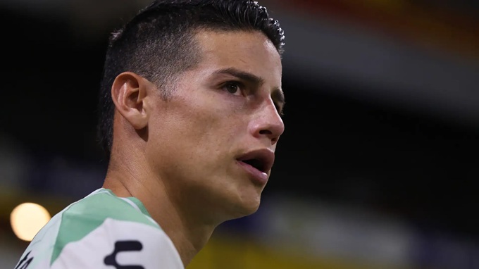 James Rodriguez lại bị "đá" ra đường