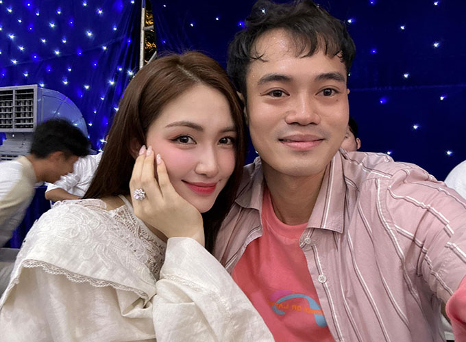 Văn Toàn và Hòa Minzy lại có màn "tương tác" gây xôn xao mạng xã hội