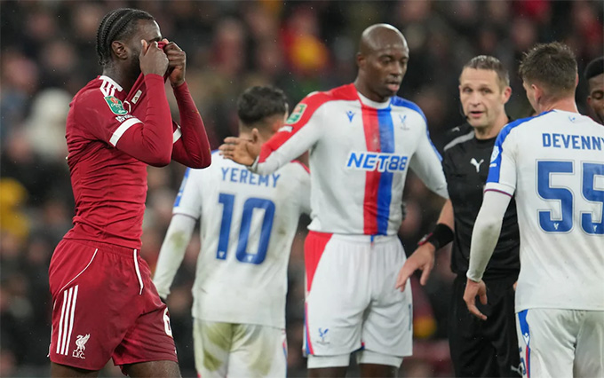 Nallo thất vọng vì bị đuổi chỉ 12 phút sau khi vào sân từ băng ghế dự bị của Liverpool