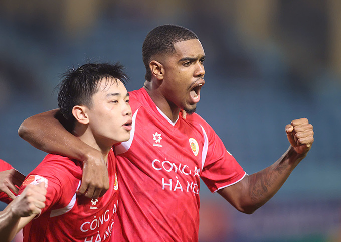 Alan tiếp tục lập công giúp CLB Công an Hà Nội khai thông bế tắc - Ảnh: Minh Tuấn