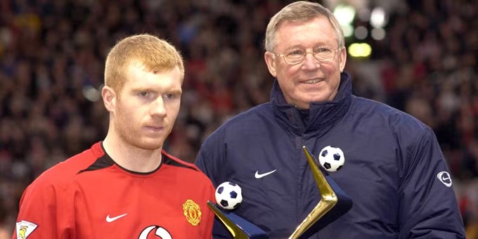 Roy Keane loại Paul Scholes và Sir Alex khỏi đội hình vĩ đại của MU