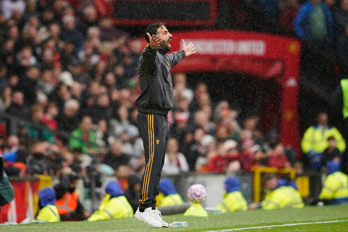 Amorim trải qua rất nhiều cơn mưa nặng hạt ở MU