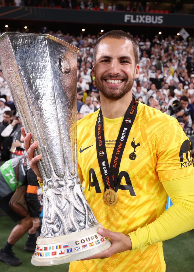 Whiteman ăn mừng chức vô địch Europa League 2024/25