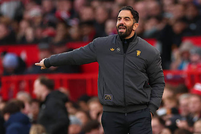 Amorim vẫn trung thành với sơ đồ 3-4-3 tại Man Utd