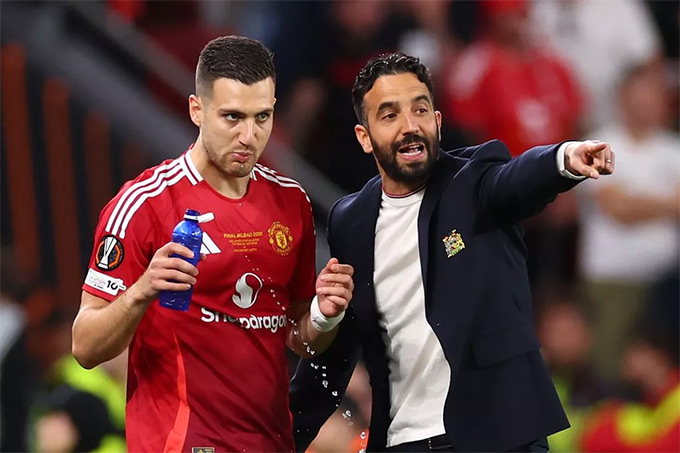 Dalot luôn được Amorim ưu ái