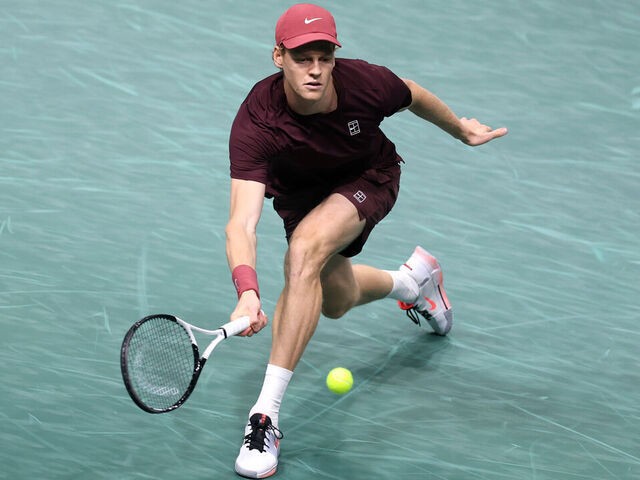 Jannik Sinner ghi tên vào tứ kết Paris Masters