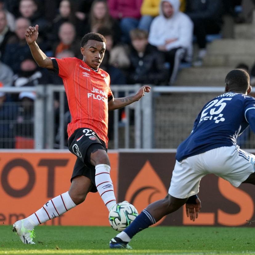 Với 22 bàn thắng và 2 pha kiến tạo trong 30 lần trận, anh đã giúp Lorient vô địch Ligue 2