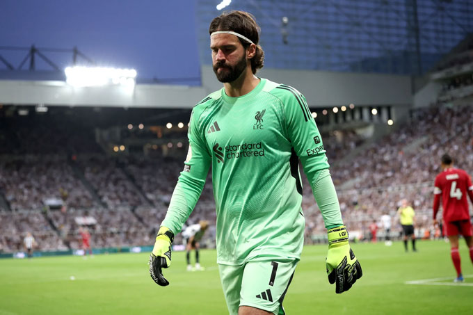 Friedel tin rằng nguyên nhân chính khiến Liverpool sa sút là do chấn thương của Alisson