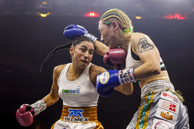 Camila Zamorano đánh bại Sana Hazuki