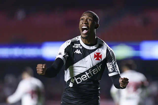 Rayan được MU theo sát