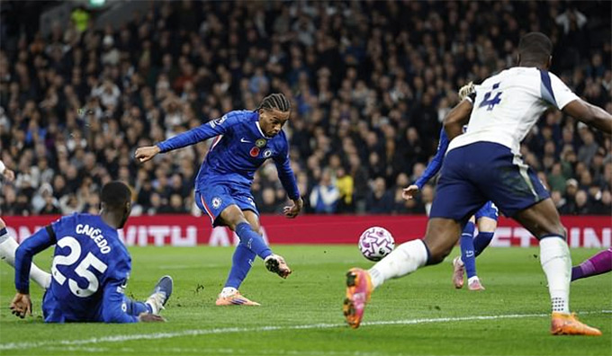 Joao Pedro chấm dứt cơn khát bàn thắng kéo dài 6 trận tại Ngoại hạng Anh