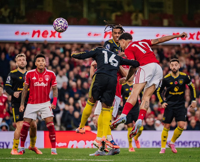 Việc sử dụng 1 cầu thủ thấp bé như Diallo đá wing-back khiến MU thua thiệt trong các pha không chiến