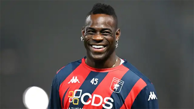 Balotelli không nén được niềm vui khi Vieira bị Genoa sa thải