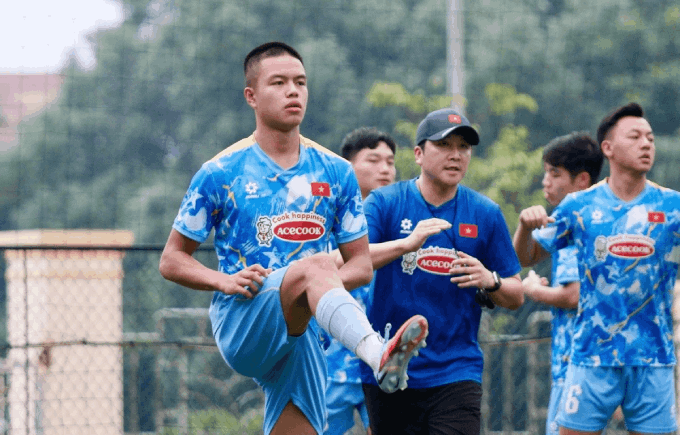 Phong độ của các tiền vệ trẻ tại V.League sẽ là yếu tố quyết định để HLV Kim Sang Sik lựa chọn, chuẩn bị cho SEA Games 33. - Ảnh: VFF