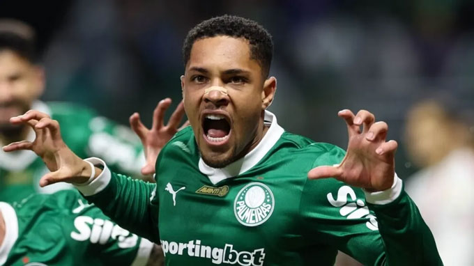 Vitor Roque đang thăng hoa