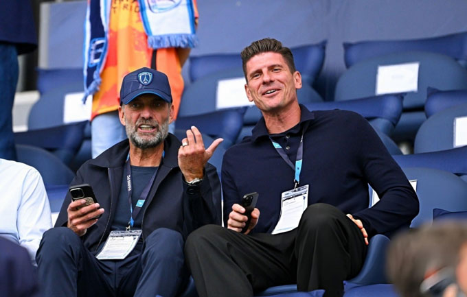  Klopp xuất hiện tại Paris FC