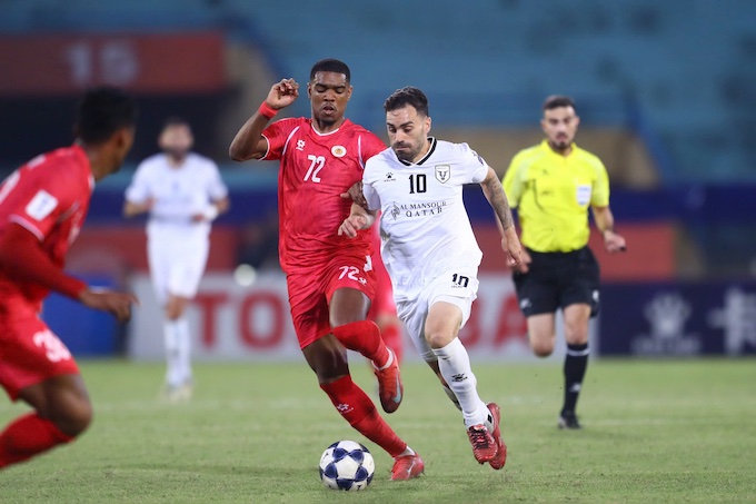 CAHN đang quyết thắng Macathur FC trên sân của đối thủ. Ảnh: Đức Cường