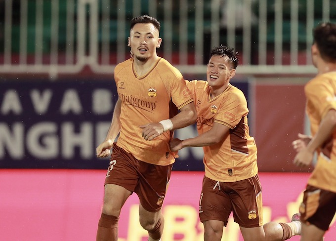 HAGL dù có 2 trận đấu khá ấn tượng, nhưng vẫn không thoát khỏi vị trí cuối bảng. Ảnh: Minh Trần