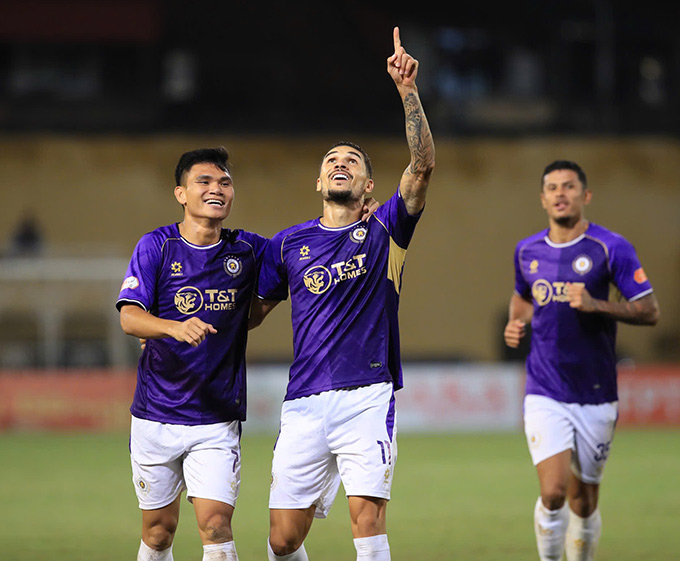 Hoàng Hên lập cú đúp - Ảnh: Minh Tuấn 