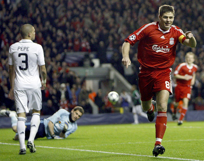 Thất bại tan tác trước Liverpool ở Anfield là một trong những nguyên khiến Perez quyết tâm trở lại vực dậy Real Madrid