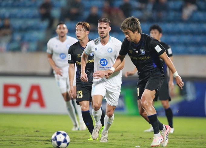 Gamba Osaka toàn thắng cả 4 trận ở bảng F. Ảnh: Đức Cường 