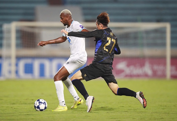 Nam Định phung phí nhiều cơ hội trước Gamba Osaka. Ảnh: Đức Cường 