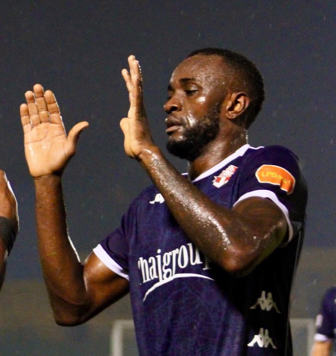 Hải Phòng vượt lên dẫn bàn ở phút 35 - Ảnh: Quốc An 