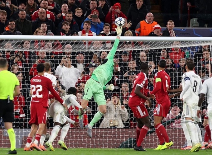 Thibaut Courtois hóa thân "Người nhện" để cứu thua rất nhiều lần cho Real Madrid