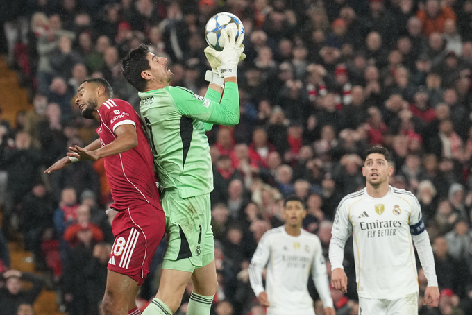 Các chân sút của Liverpool nản lòng trước tài cản phá của Courtois