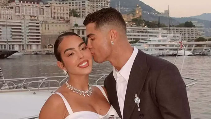  Cristiano Ronaldo và Georgina đã đính hôn