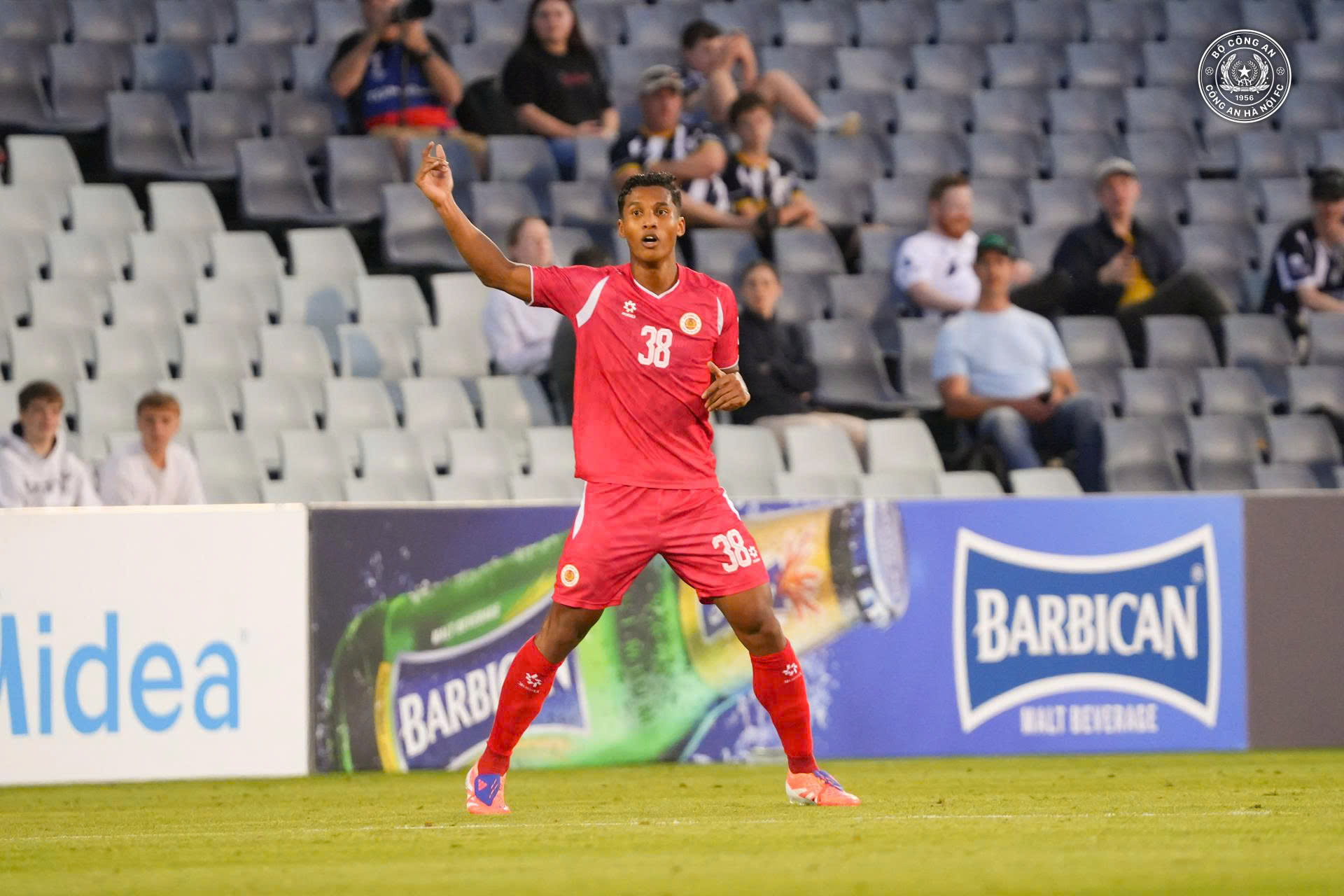 Adou Minh không thể giúp CLB Công an Hà Nội có được 1 điểm trước Macarthur