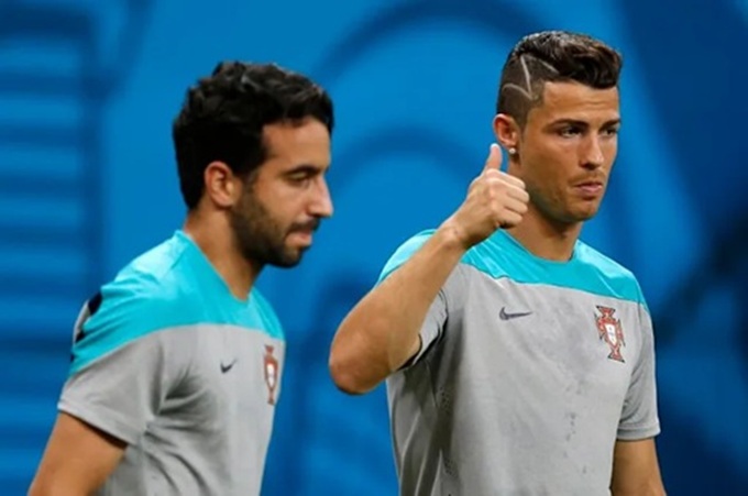 Giữa hai người đồng đội cũ không có mối quan hệ thân thiết