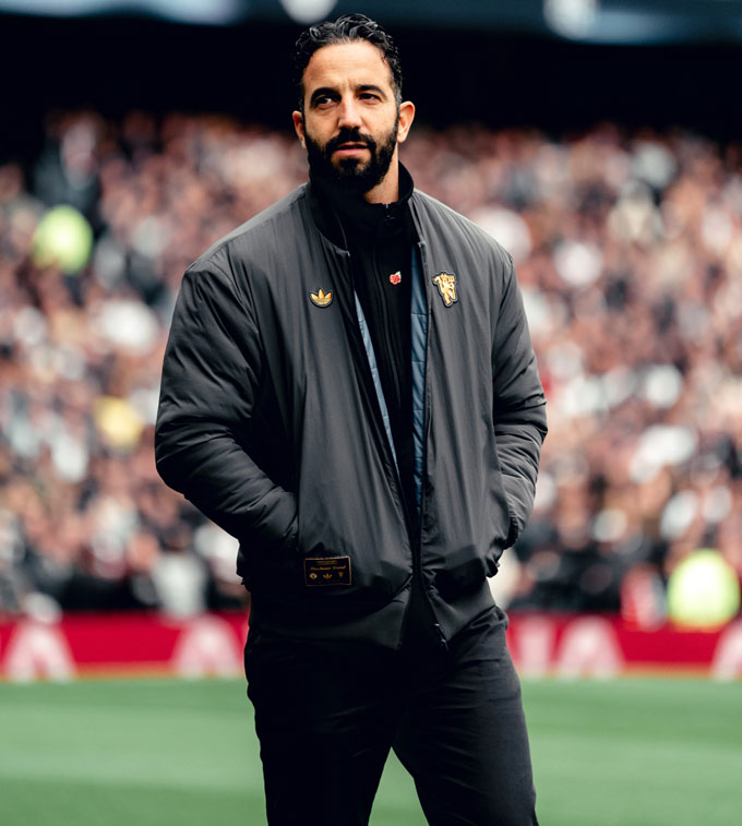 HLV Amorim bị chỉ trích vì quyết định bố trí Mbeumo