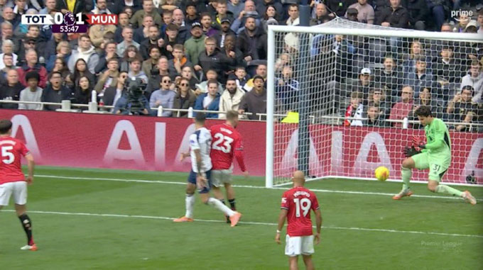 Lammens phản ứng cực nhanh sau cú đánh gót của Romero