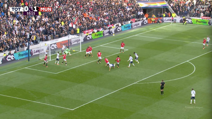 Lammens tiếp tục cản pha pha dứt điểm của Palhinha