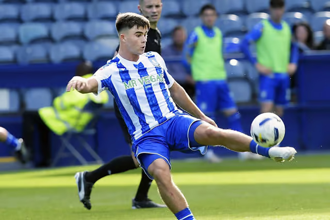 Harry Amass có thể là phương án thay thế ở vị trí hậu vệ cánh