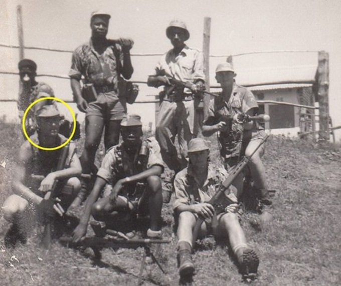 Grobbelaar bị một đồng đội cũ trong quân ngũ cho vào tròng