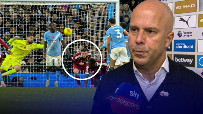 Slot nổi điên vì bàn thắng của Van Dijk bị từ chối